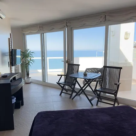 Oceanfront Flat With Pool And Parking * 엘 캄펠로