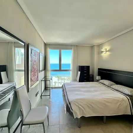 아파트 Oceanfront Flat With Pool And Parking
