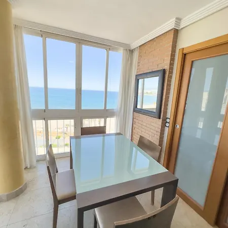 아파트 Oceanfront Flat With Pool And Parking