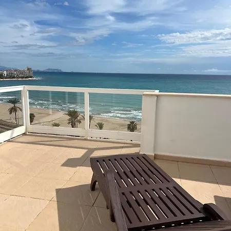 아파트 Oceanfront Flat With Pool And Parking