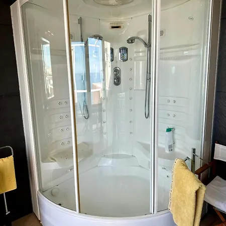 Oceanfront Flat With Pool And Parking * 엘 캄펠로